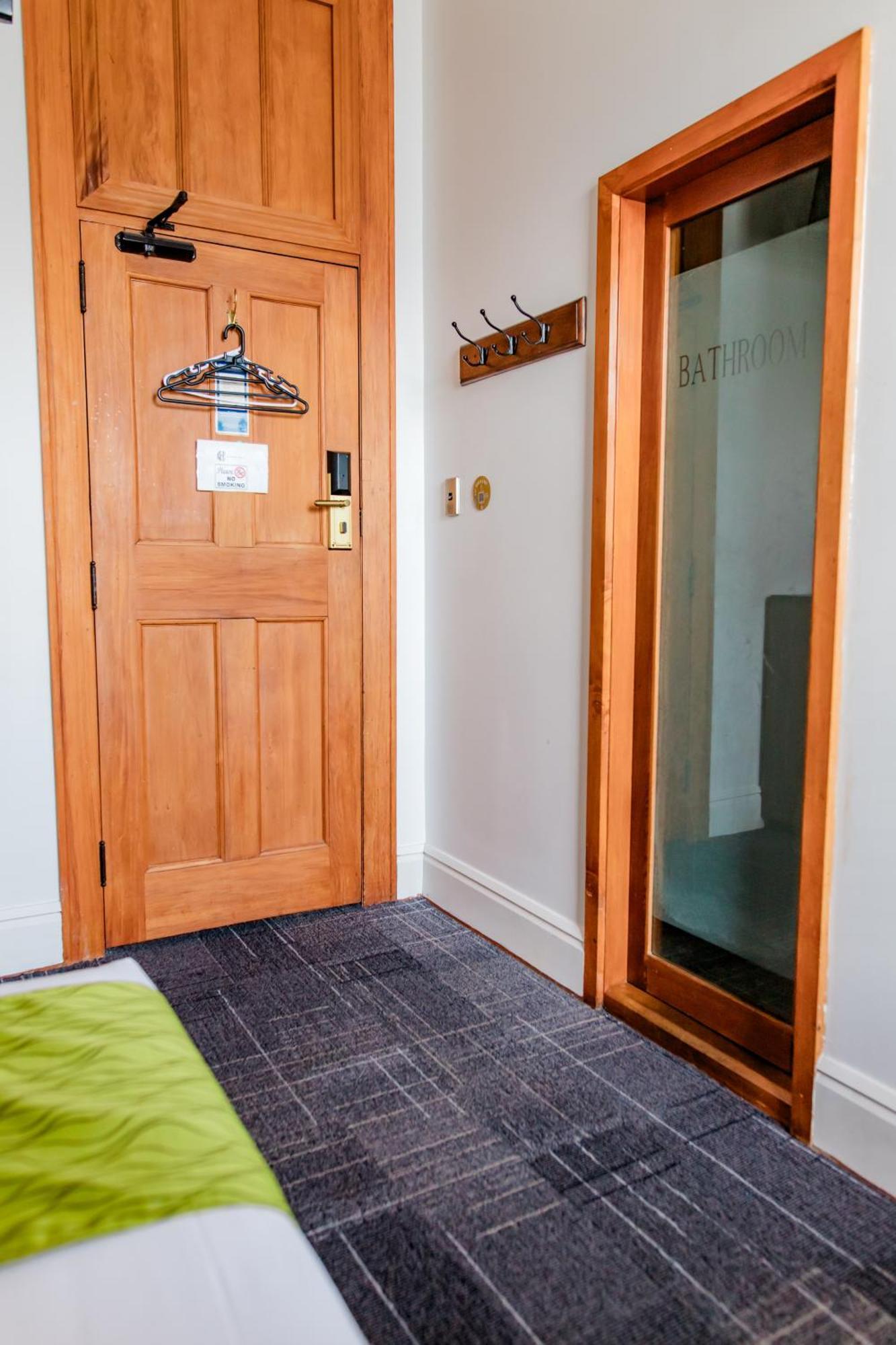 The Cambridge Hotel & Backpackers Wellington Exterior photo